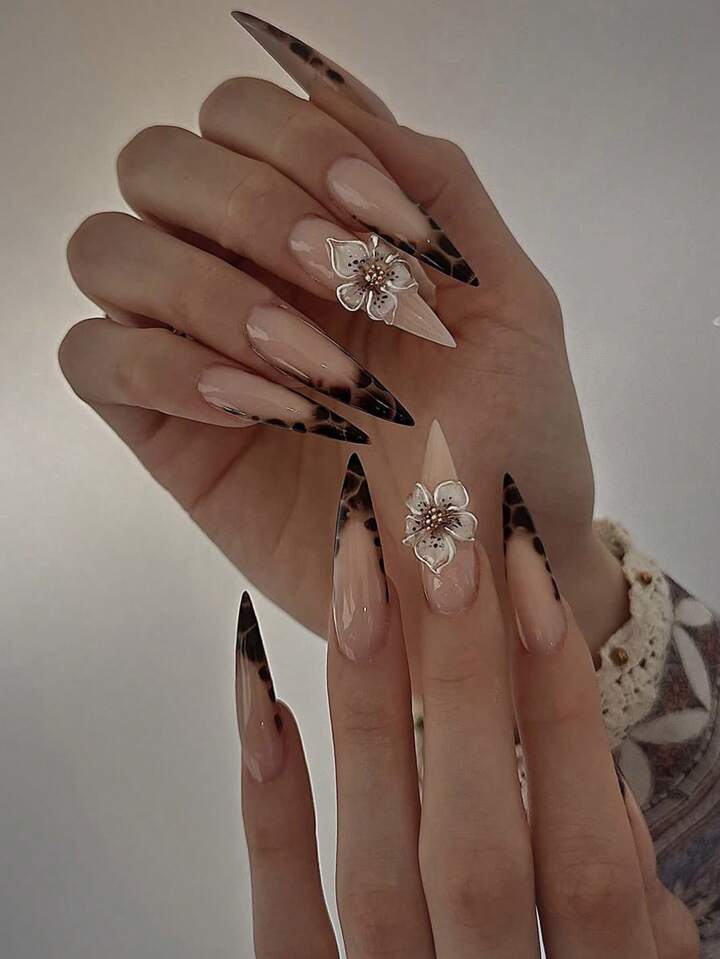 Call of the Wild Pressed On Nails