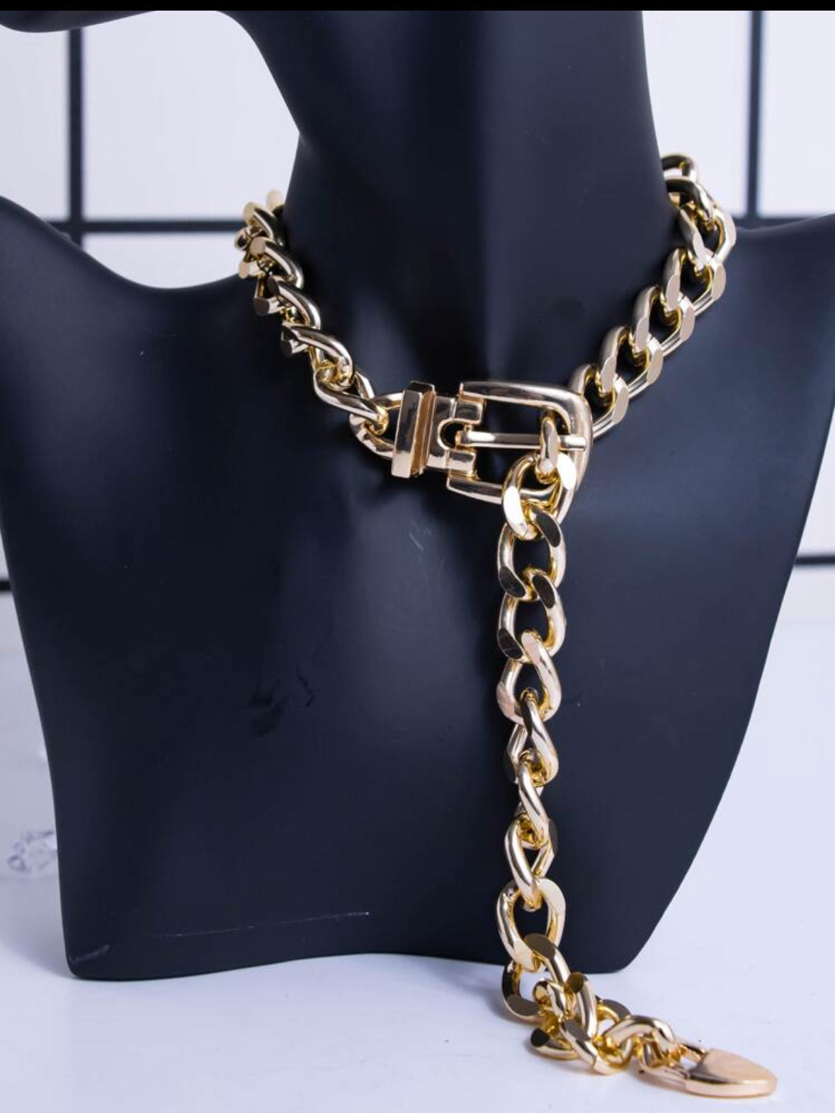 All lock no key necklace